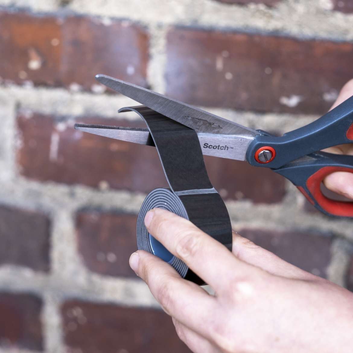 T-Rex<sup>®</sup> Extreme Hold Mounting Tape Application Image 4